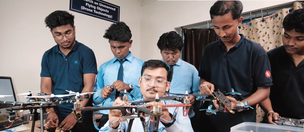 Advanced Manufacturing and Robotics Lab